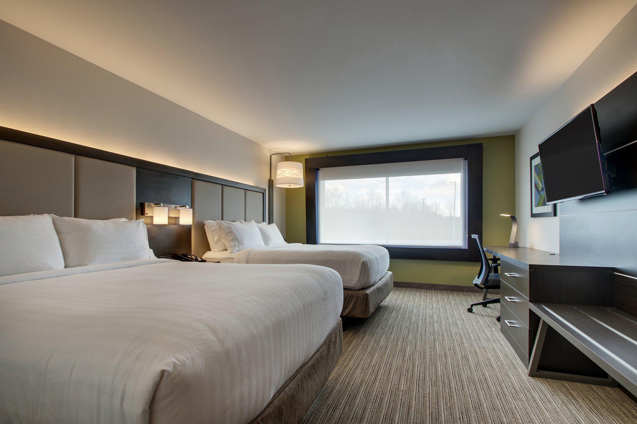 Holiday Inn Express & Suites Mount Vernon Photo