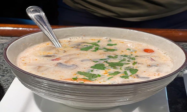 Tom Kha