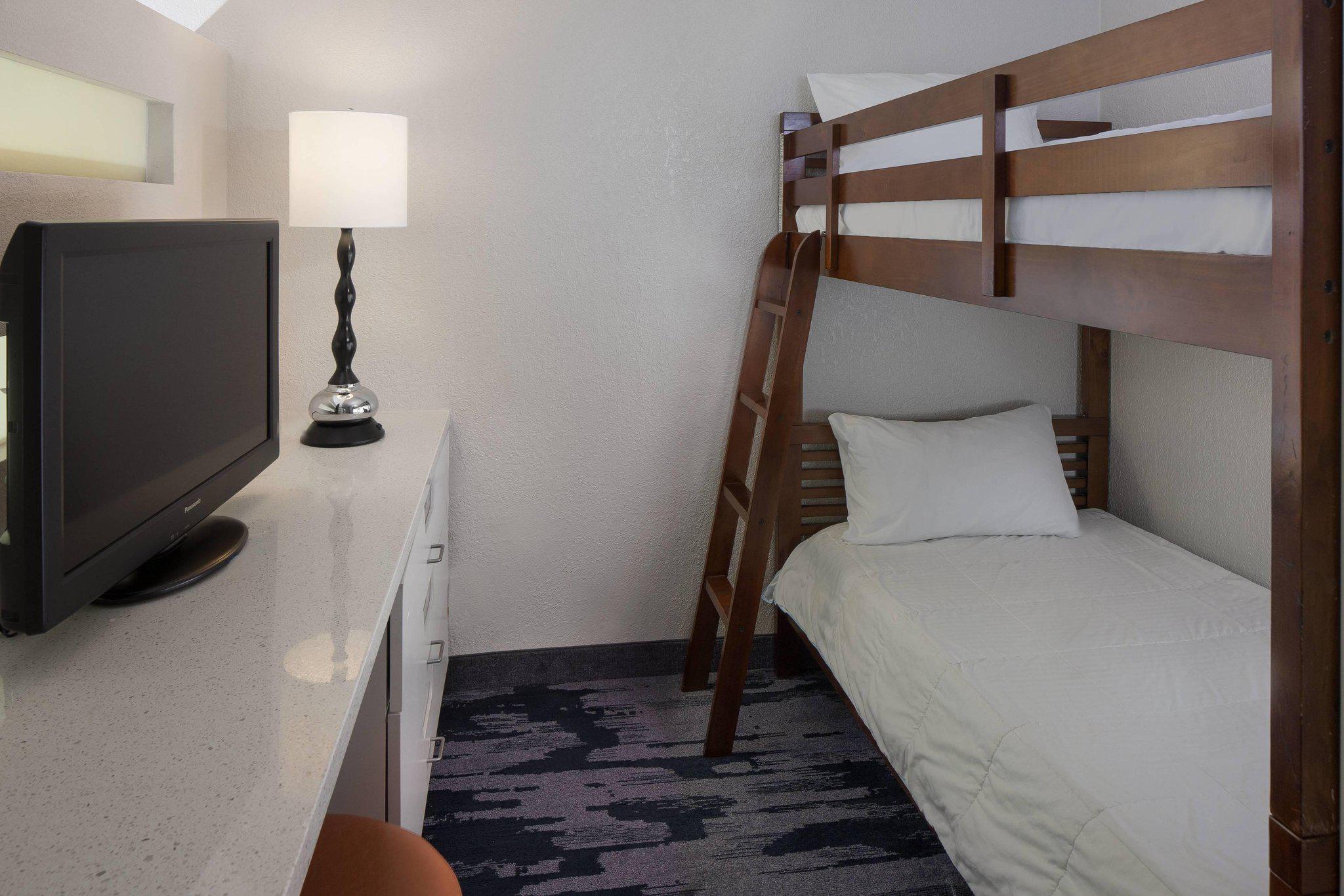 Fairfield Inn & Suites by Marriott Orlando Lake Buena Vista Photo