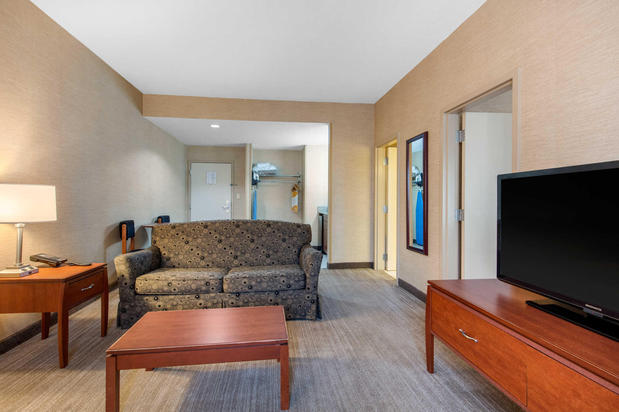 Images Quality Inn & Suites Benton - Draffenville