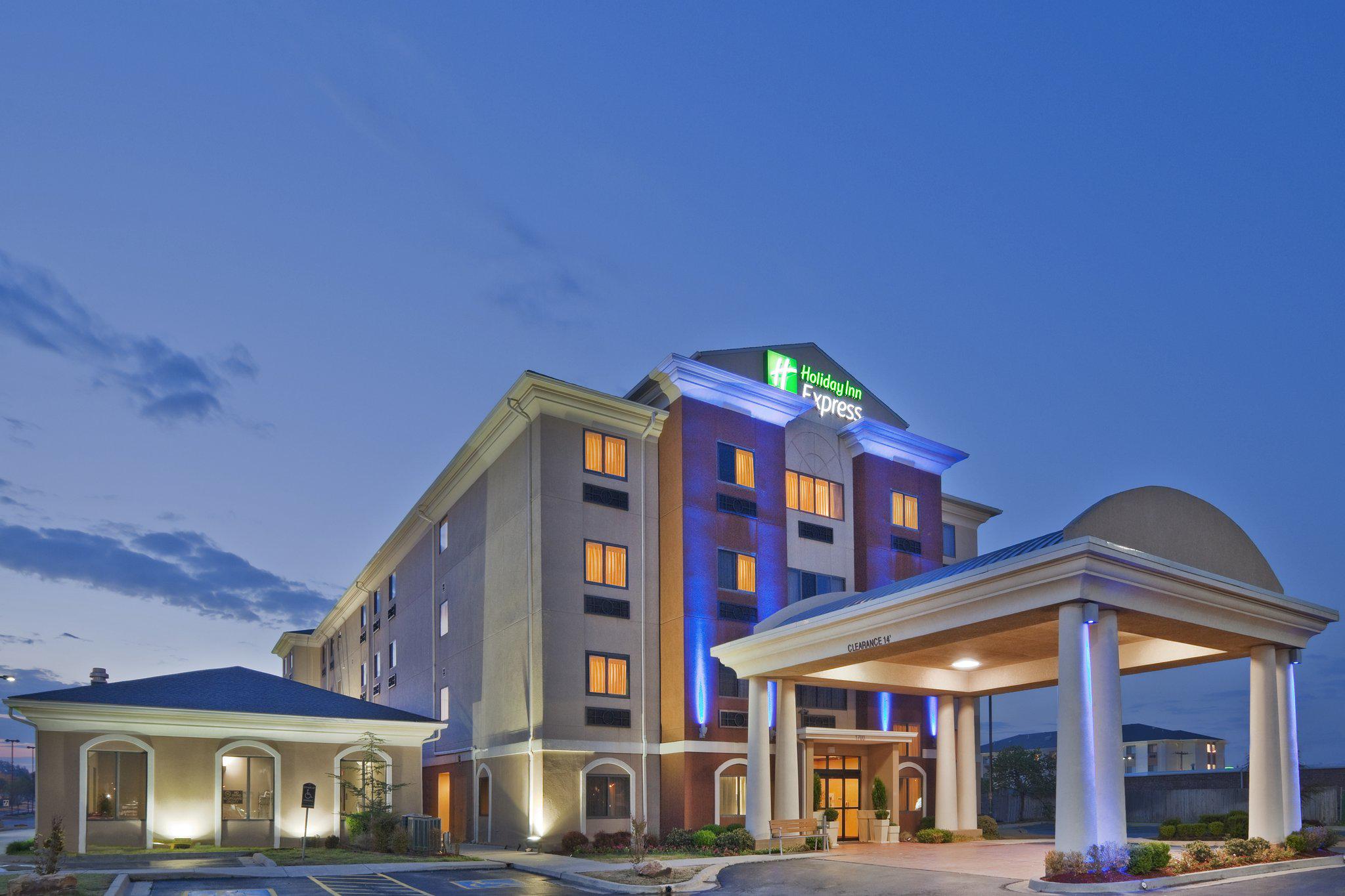 Holiday Inn Express & Suites Midwest City Photo