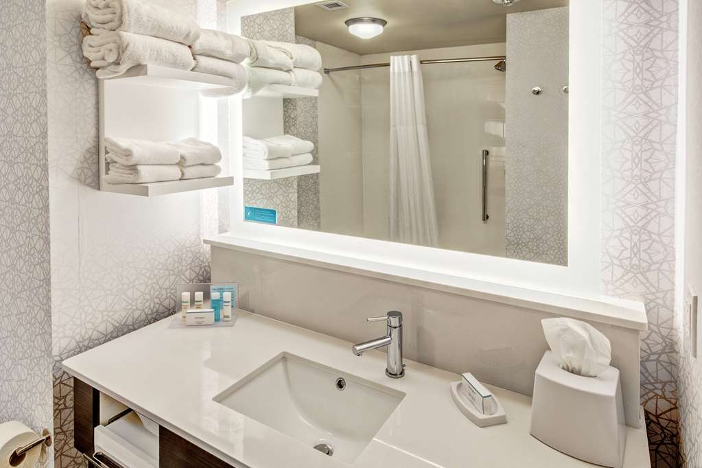 Hampton Inn Fresno Airport Image