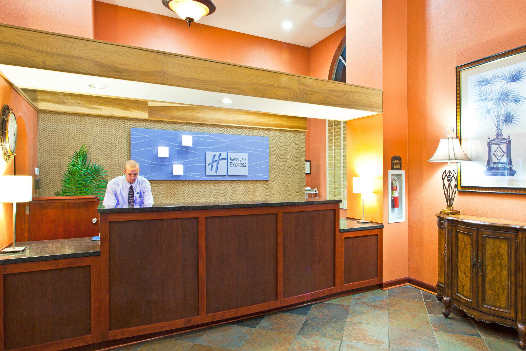 Holiday Inn Express Clearwater East - Icot Center Photo