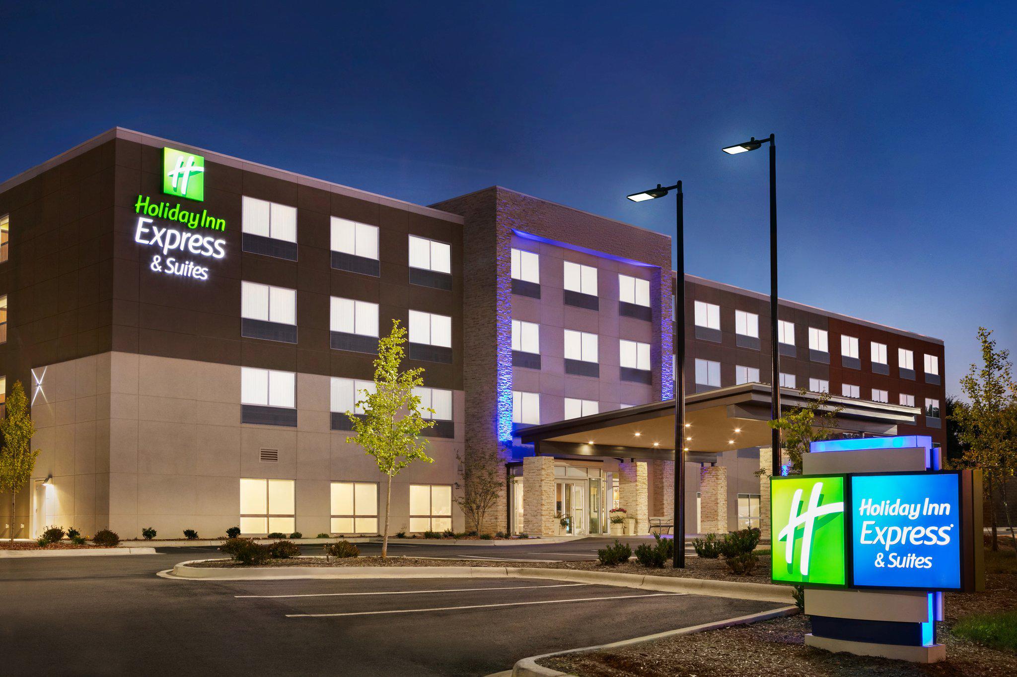 Holiday Inn Express & Suites Salisbury Photo