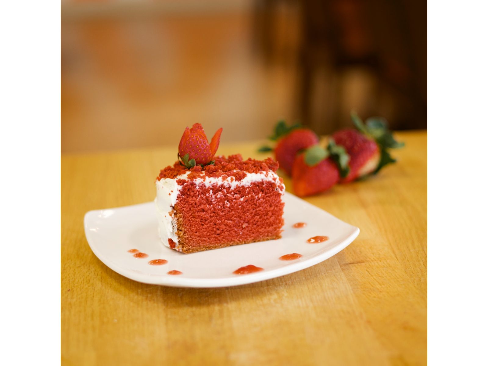 Strawberry Cake (Mini)
