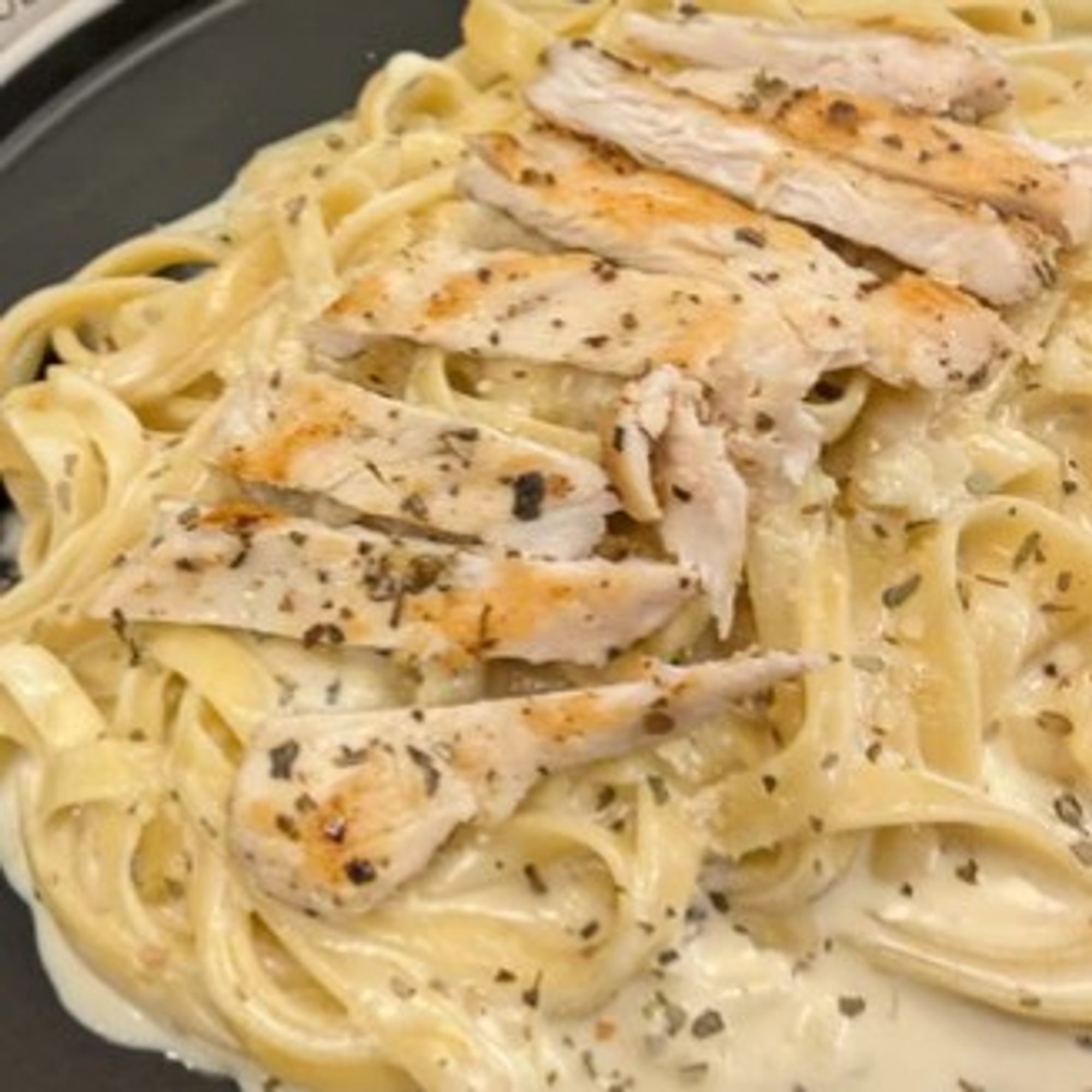 Fettuccine Alfredo with Grilled Chicken Pasta