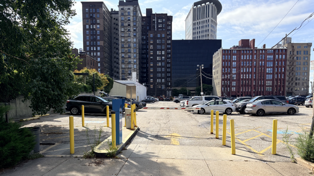 LAZ Parking - W. 9th St Lot