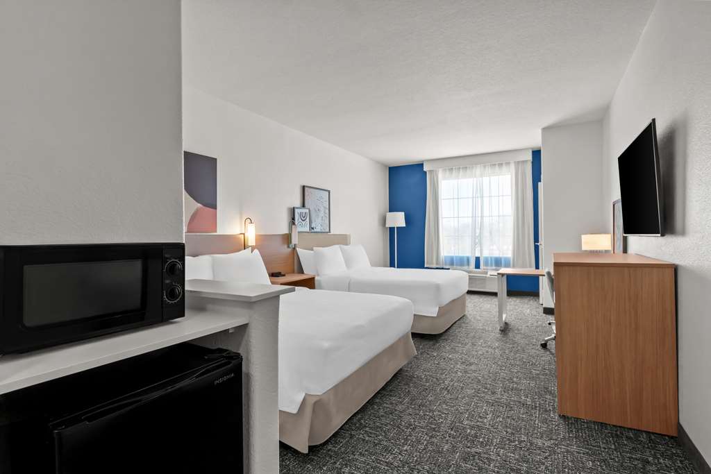 Spark by Hilton Selma Image