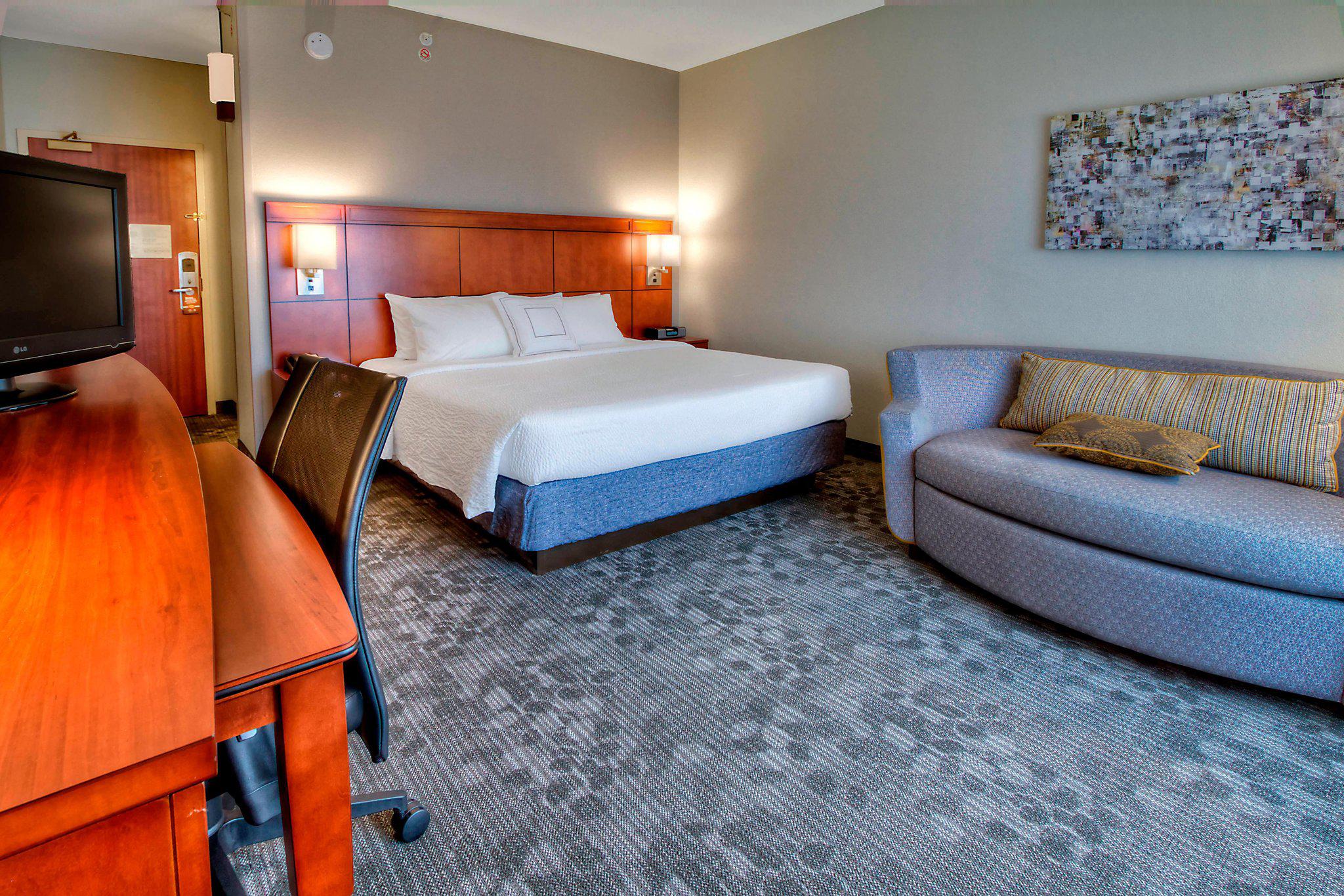 Courtyard by Marriott Burlington Photo