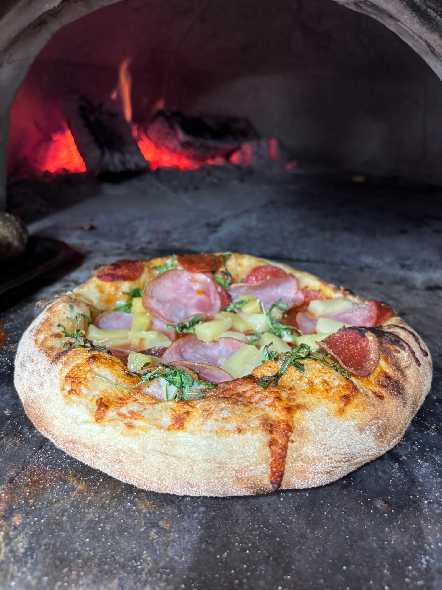 Maui Pizza (Pepperoni, Pineapple, Argula, Ham)