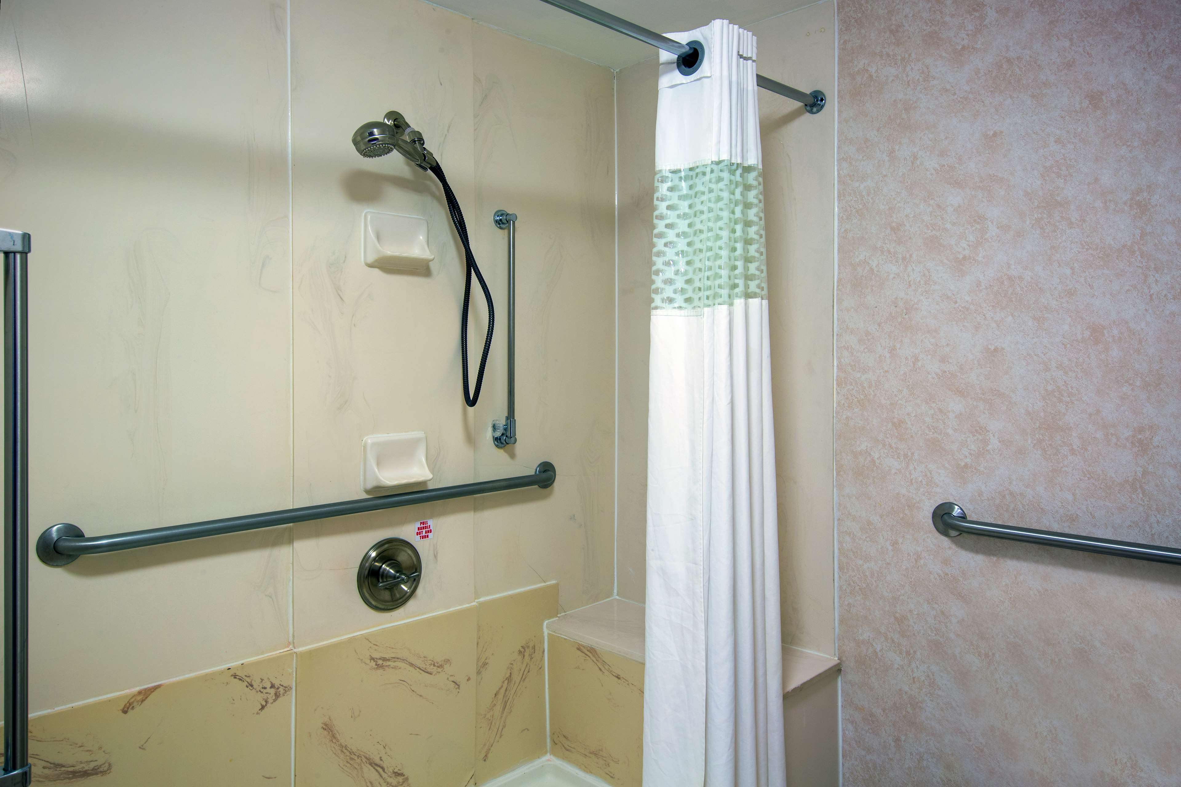 Guest room bath