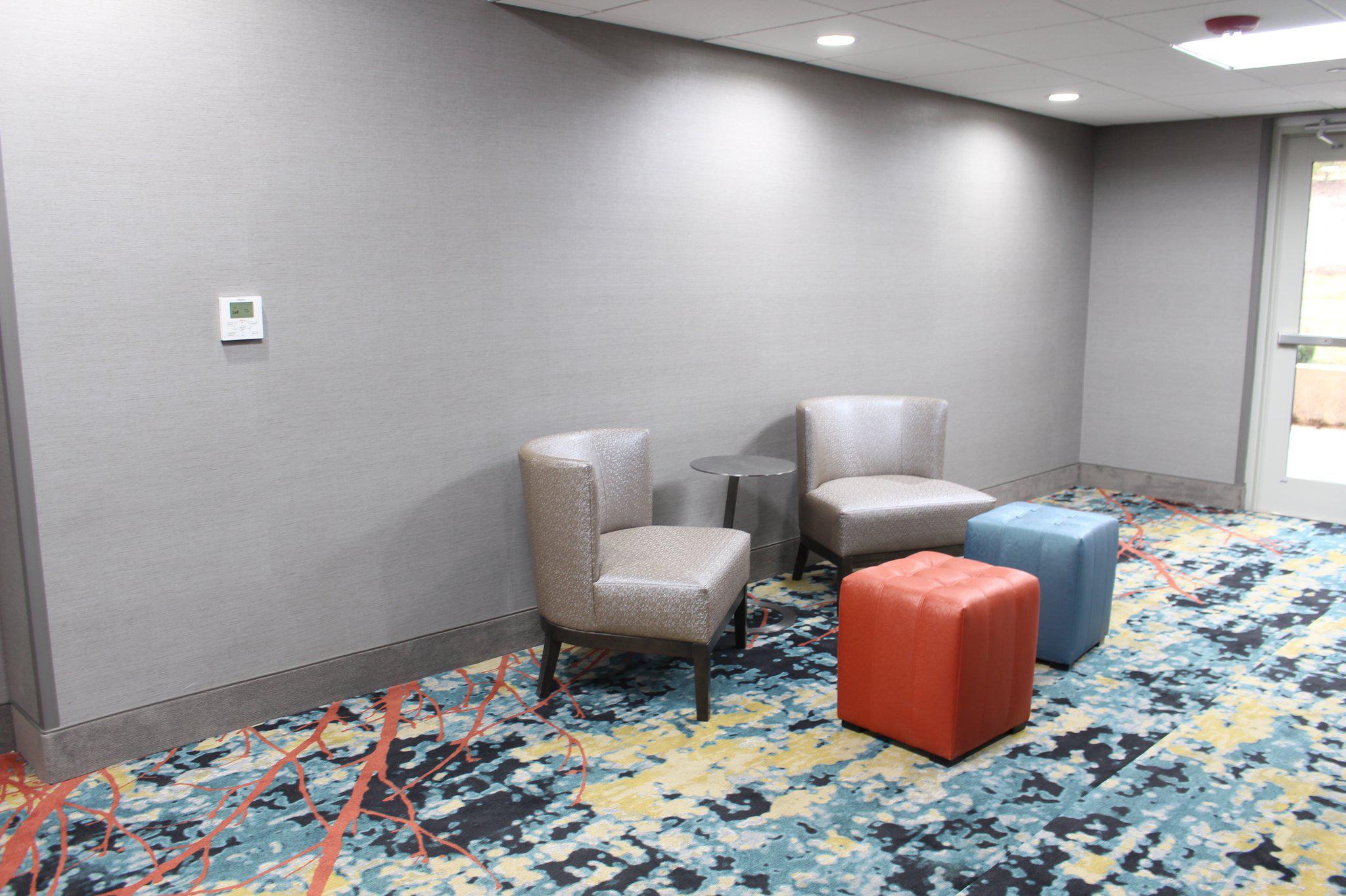 Holiday Inn Express & Suites Shawnee-Kansas City West Photo