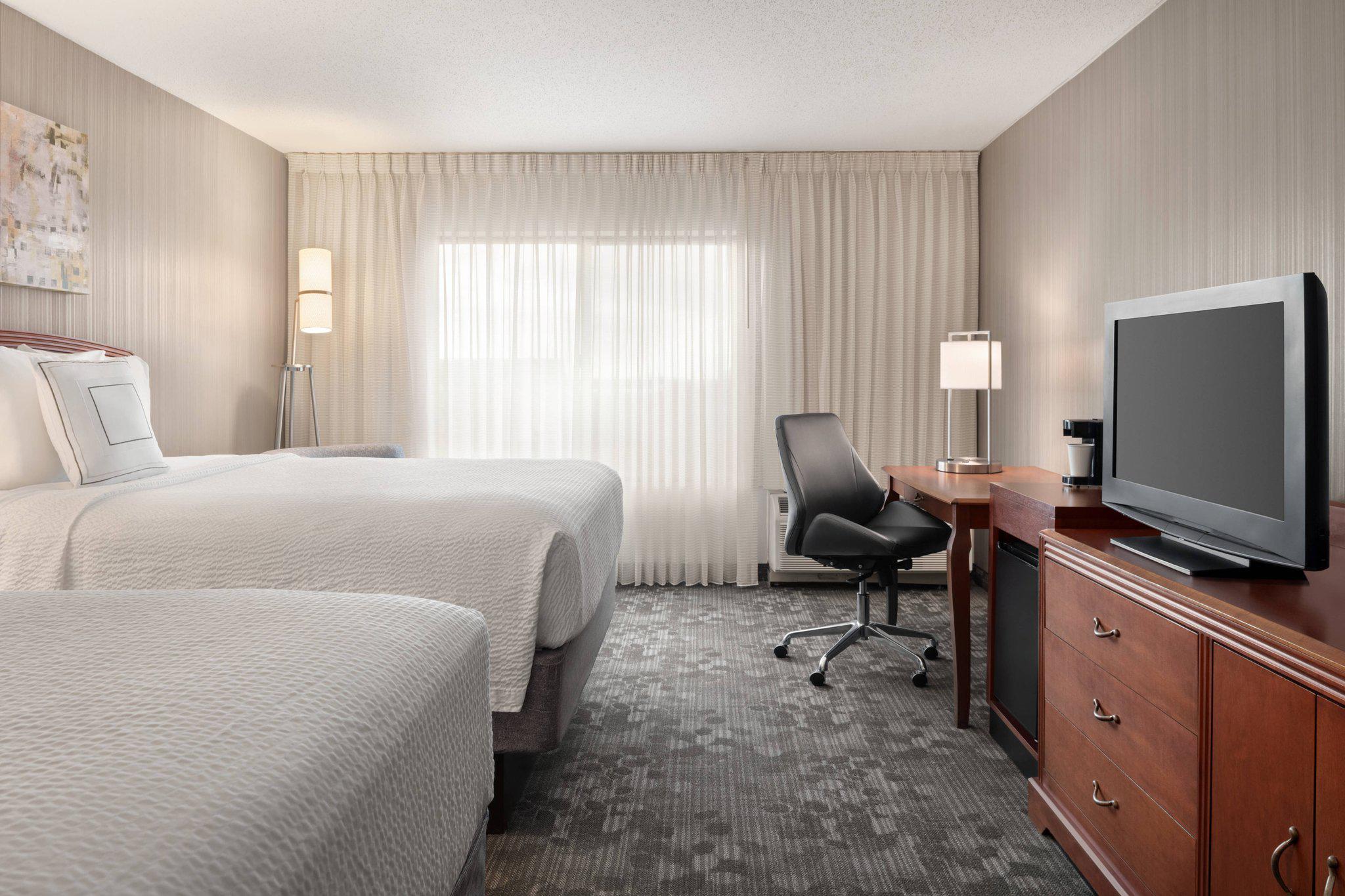 Courtyard by Marriott Chicago Bloomingdale Photo