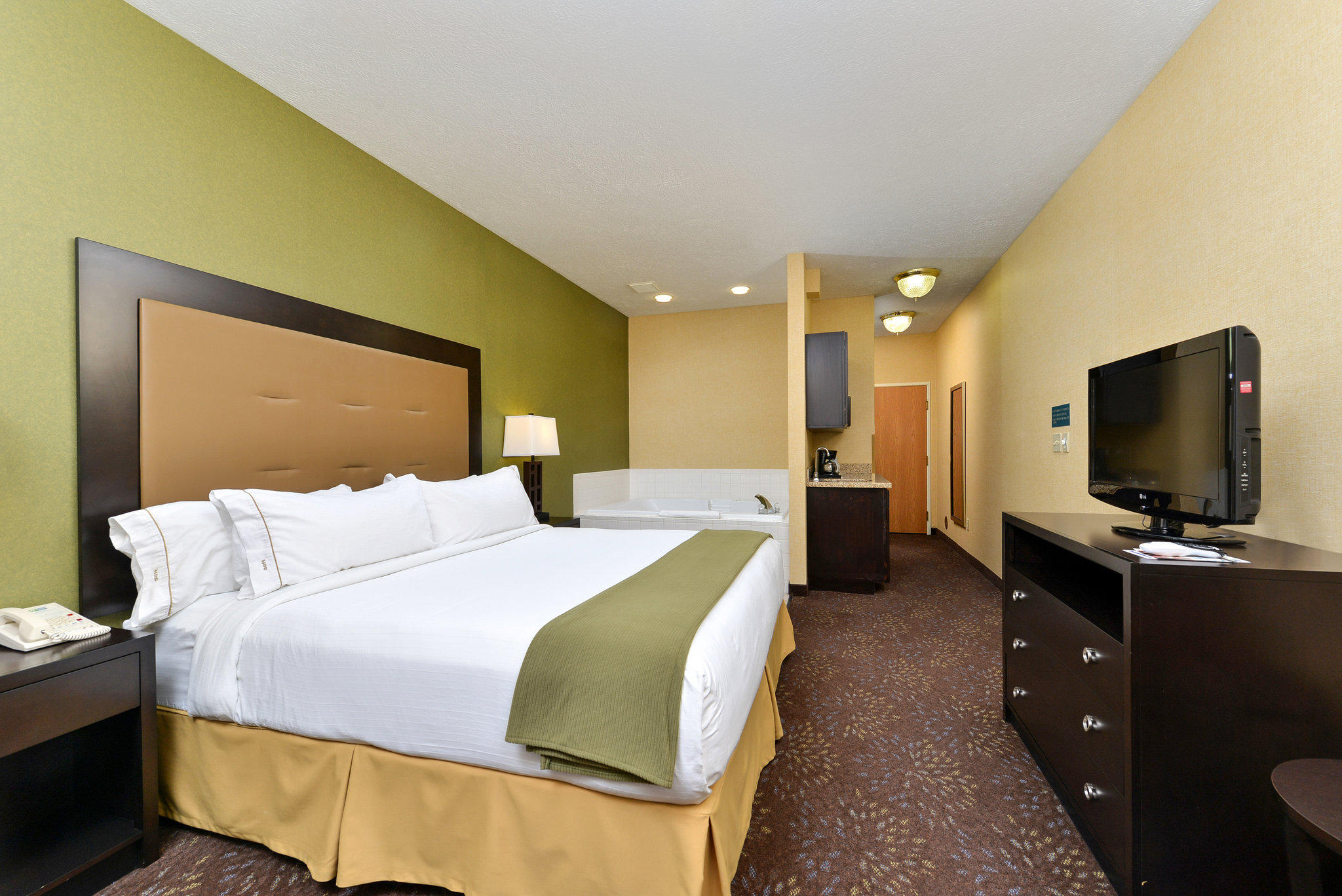 Holiday Inn Express & Suites Charlotte Photo