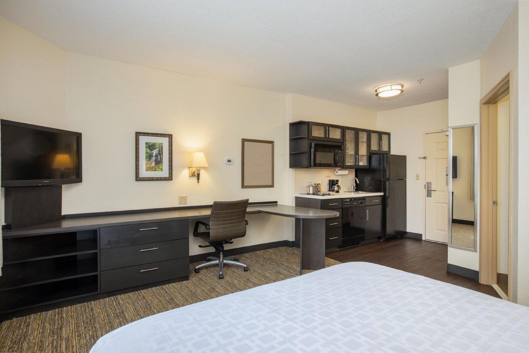 Candlewood Suites Wichita-Northeast Photo