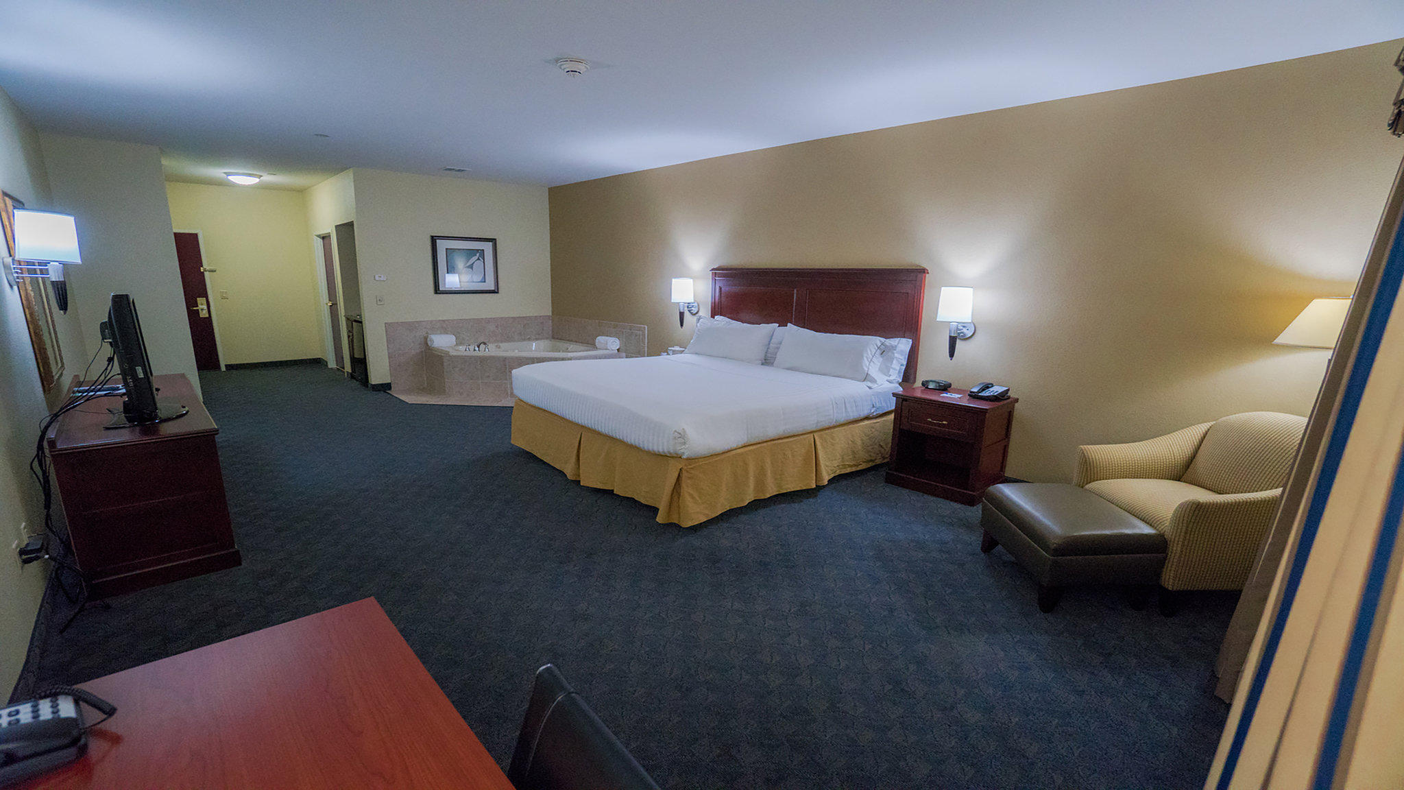 Holiday Inn Express & Suites Pampa Photo