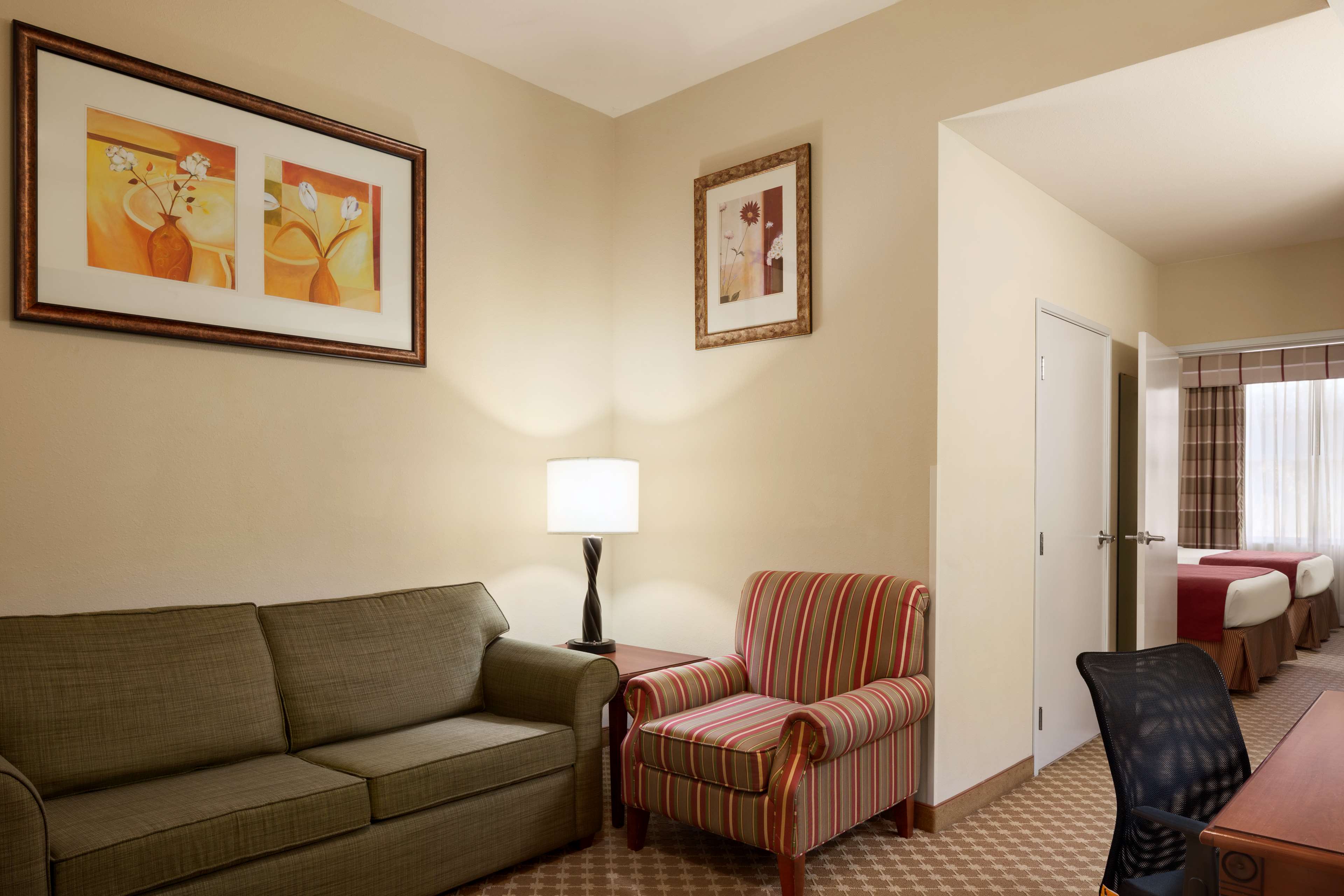 Country Inn & Suites by Radisson, Crestview, FL Photo