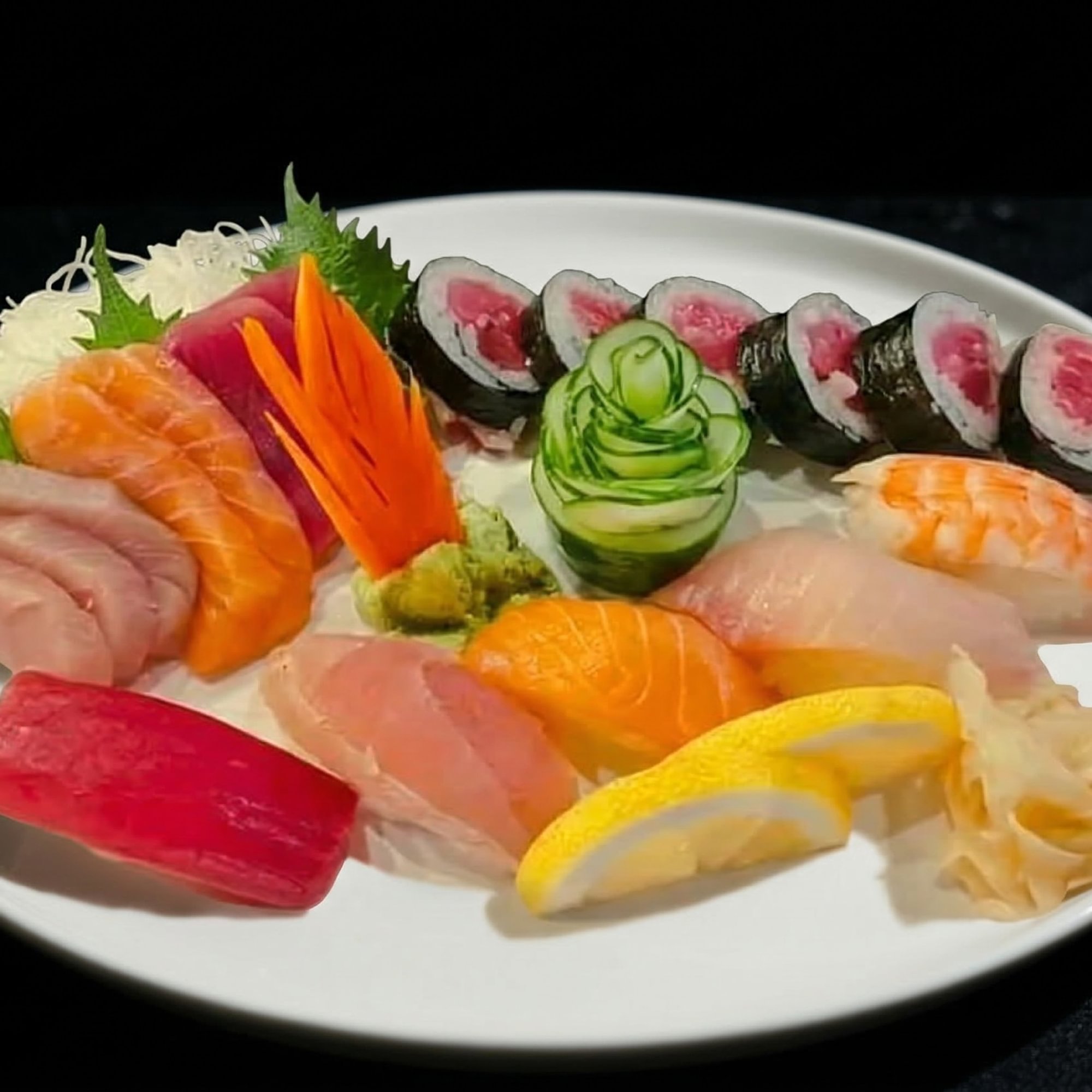 Sushi and Sashimi Combination * (A)