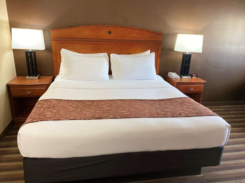 Best Western Manhattan Inn Image