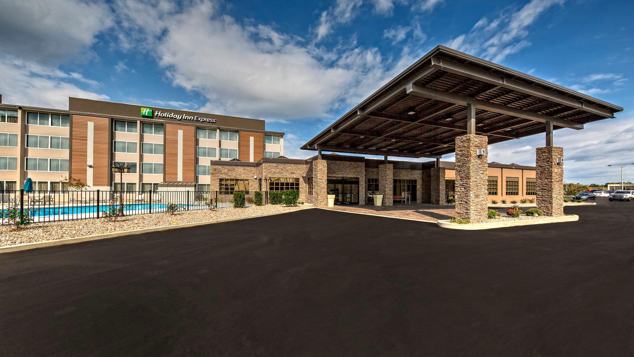 Holiday Inn Express Louisville Airport Expo Center Photo