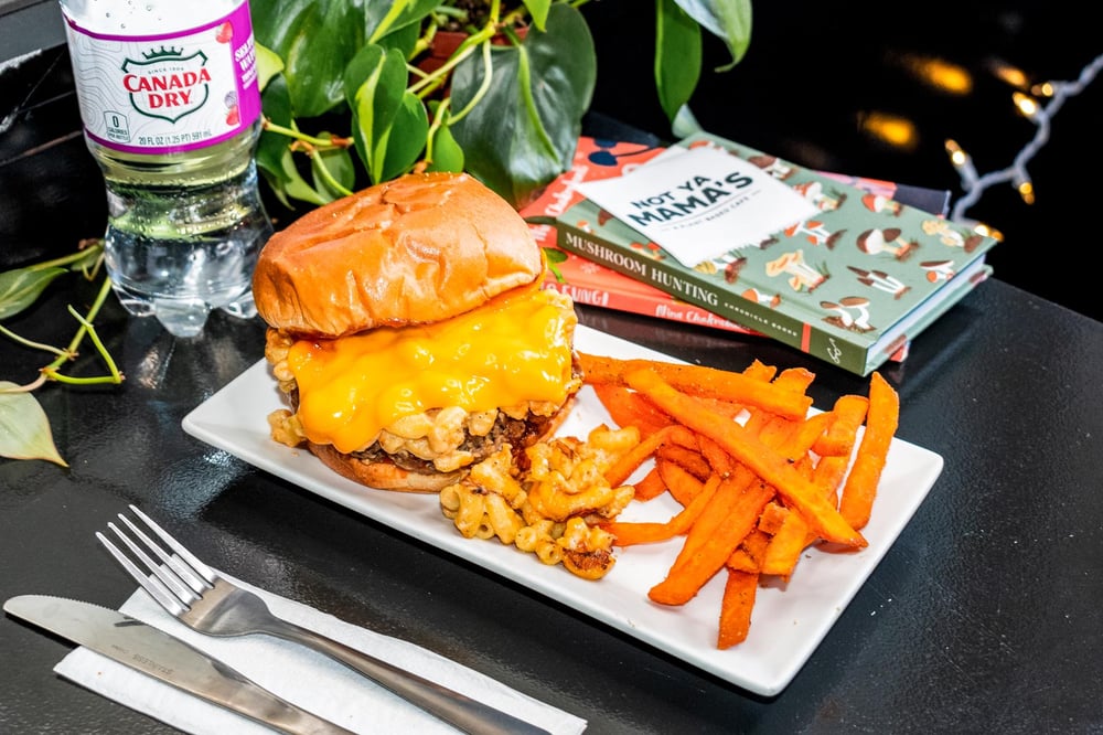 Buffalo Mac and Cheese Burger