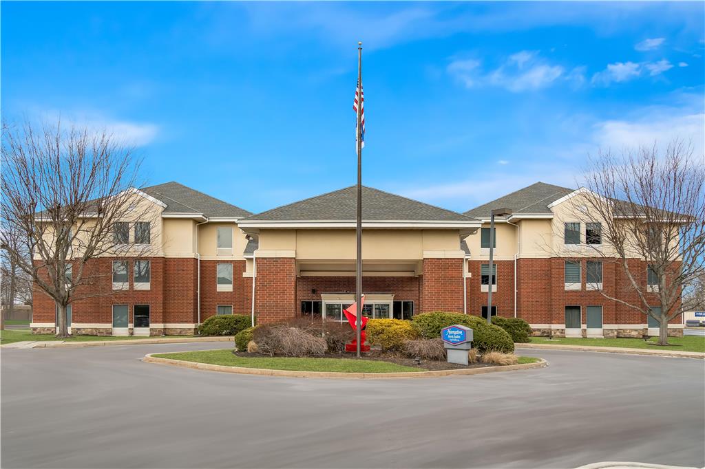 Hampton Inn &amp; Suites Newtown Logo