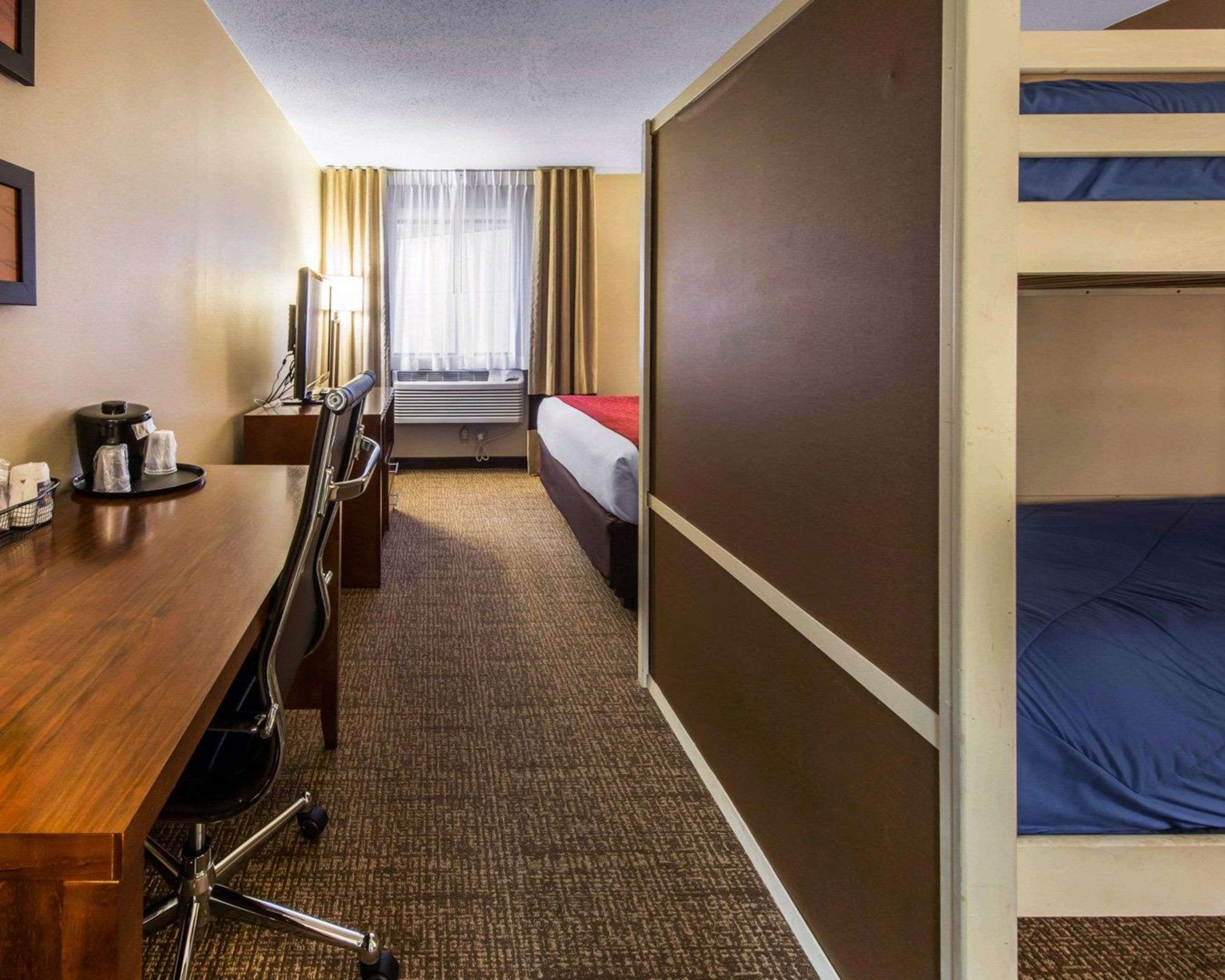 Comfort Inn & Suites Photo