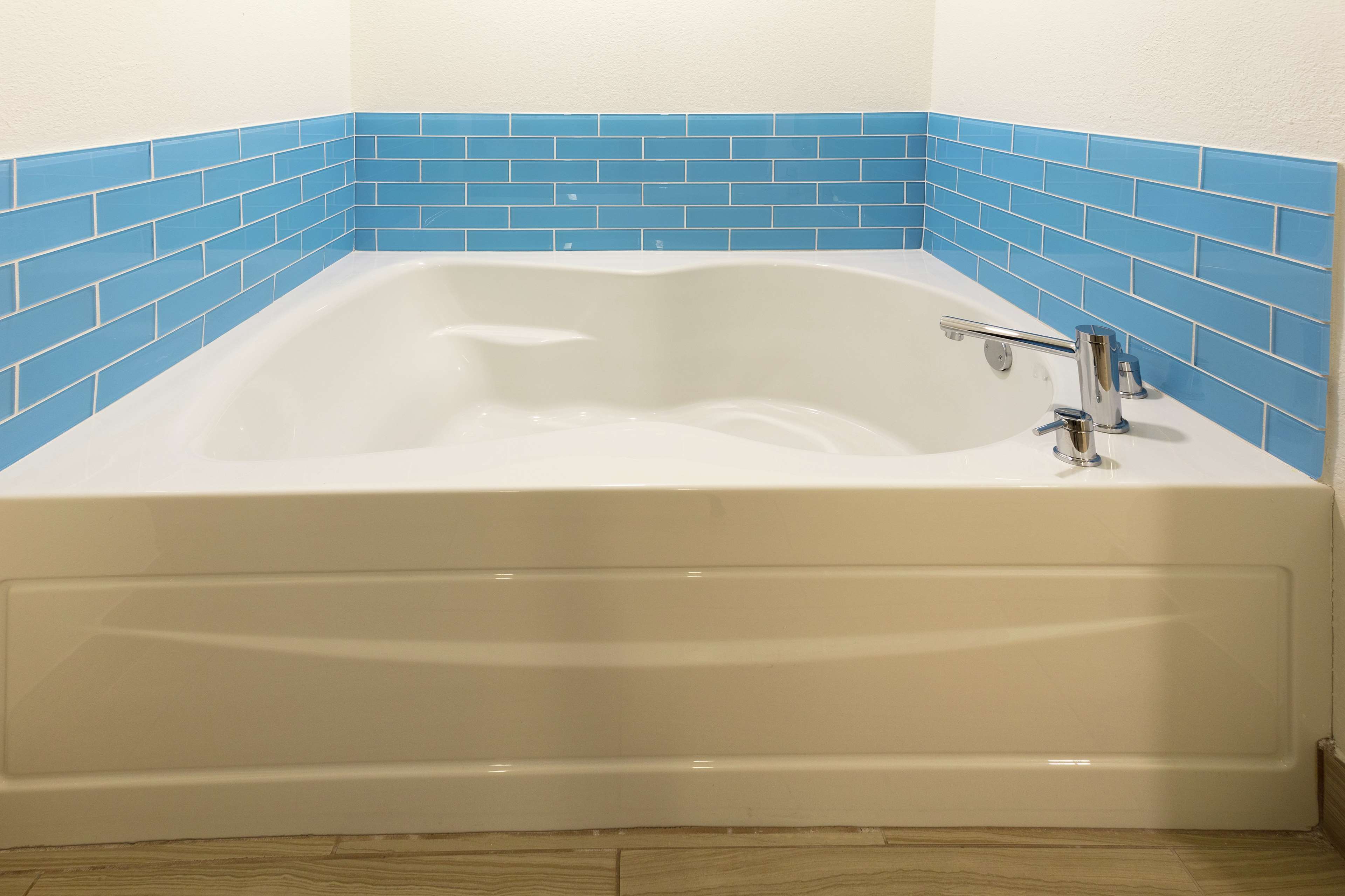 Guest room bath