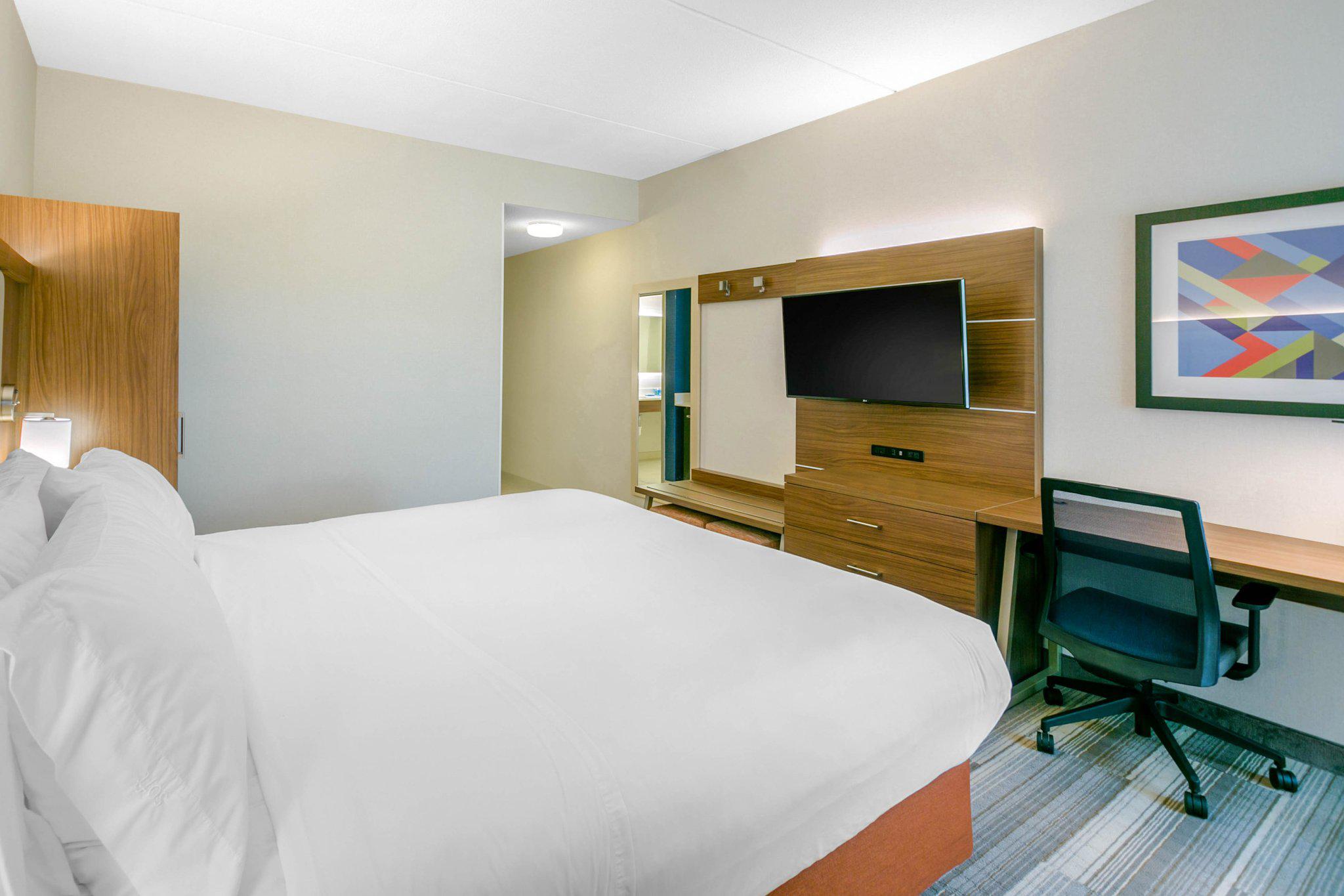 Holiday Inn Express & Suites Mount Arlington-Rockaway Area Photo