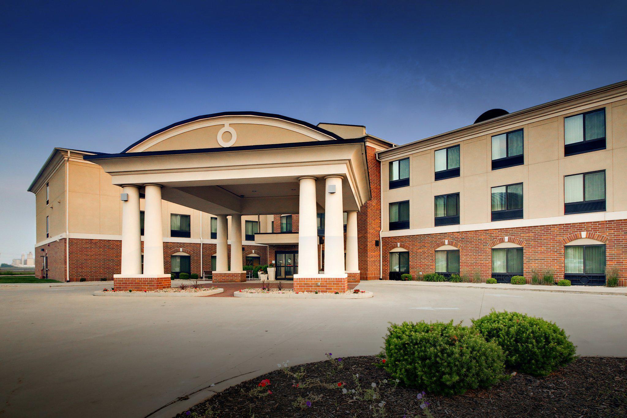 Holiday Inn Express & Suites Peru - Lasalle Area Photo