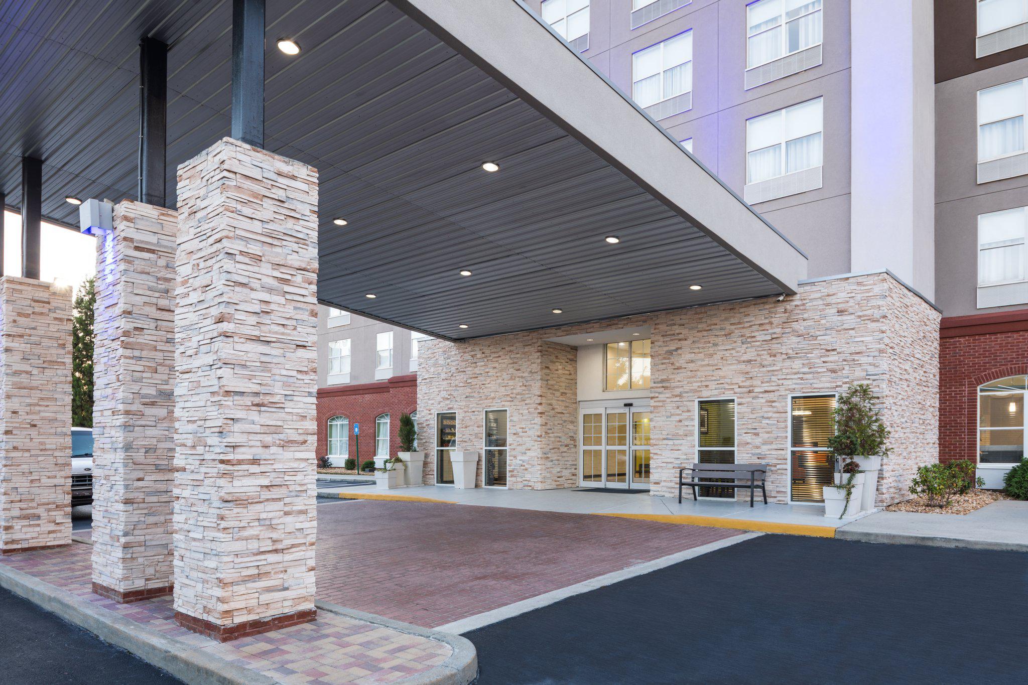 Holiday Inn Express & Suites Atlanta NE - Duluth Photo