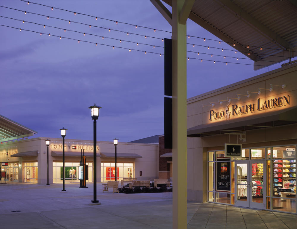 Chicago Premium Outlets, 1650 Premium Outlet Blvd, Aurora, IL - MapQuest