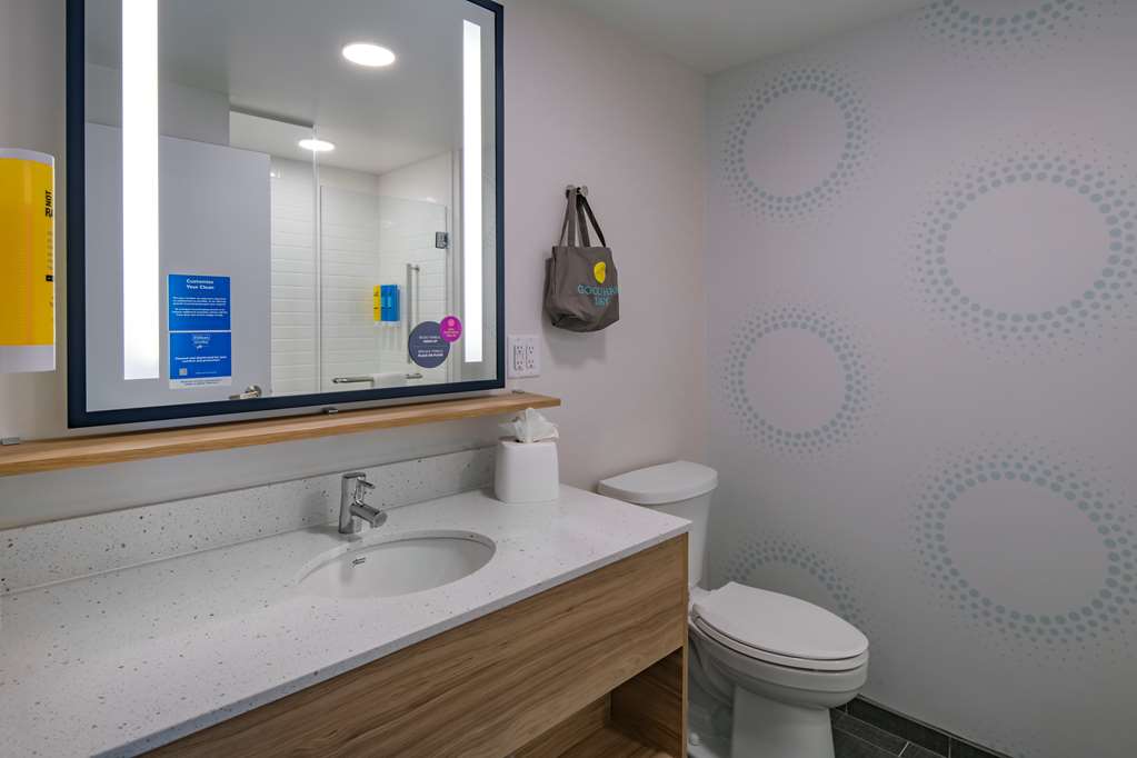 Tru by Hilton Omaha I-80 at 72nd Street Image