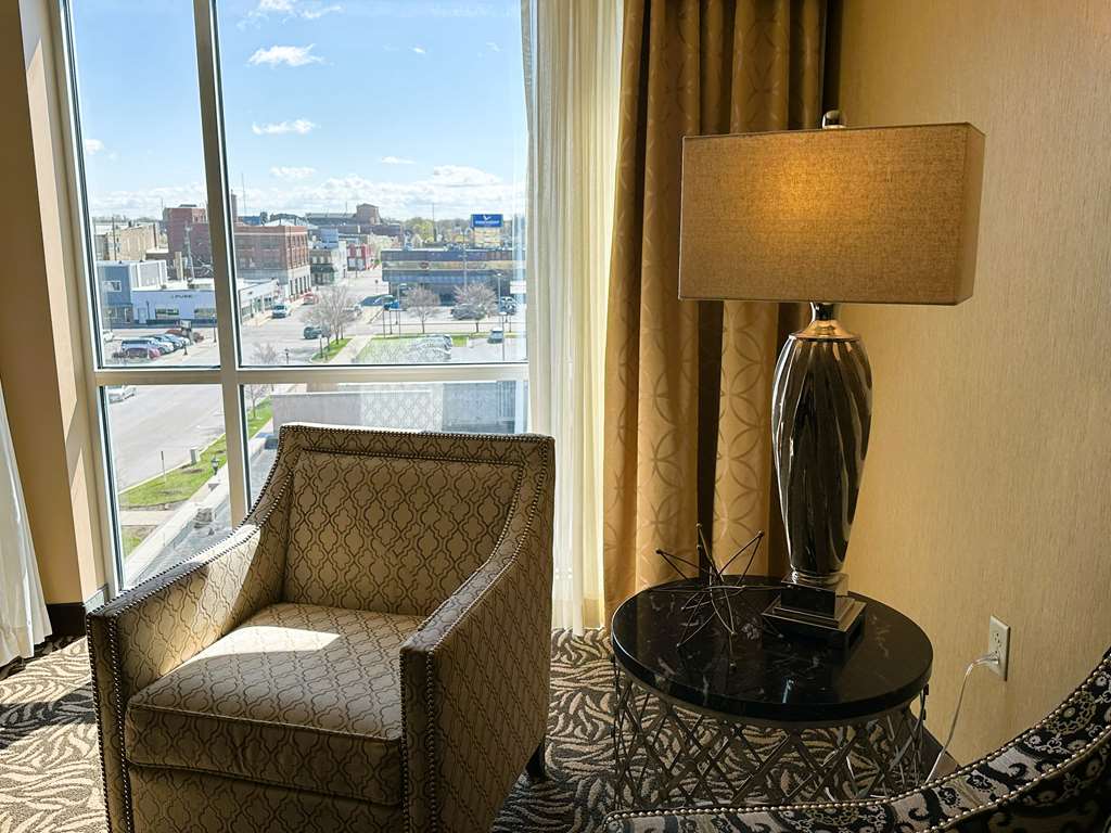 DoubleTree by Hilton Hotel Bay City - Riverfront Image