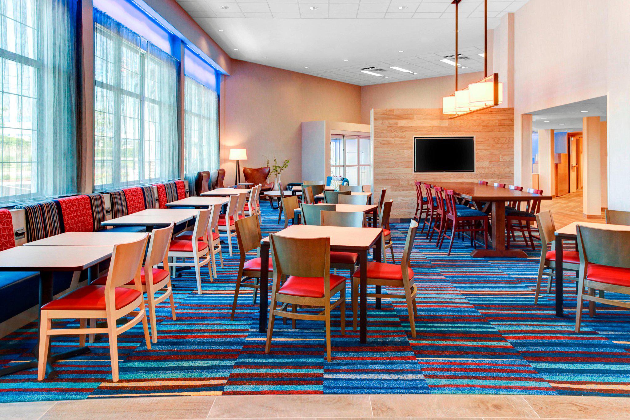 Fairfield Inn & Suites by Marriott Cape Cod Hyannis Photo