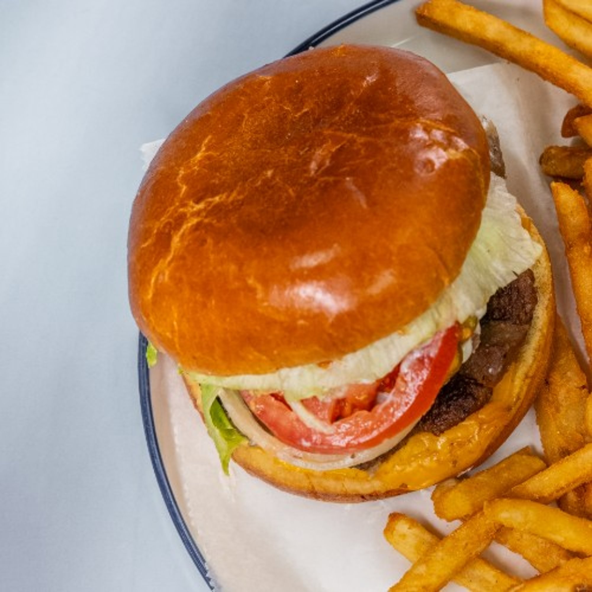 Cheeseburger with fries