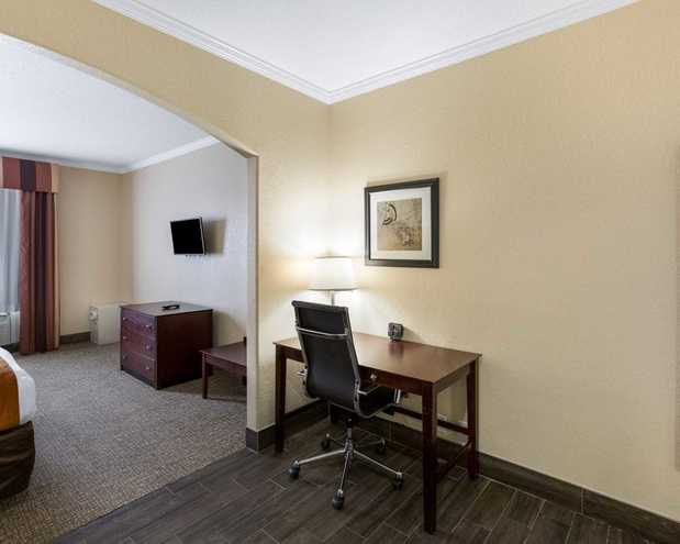 Images Comfort Suites