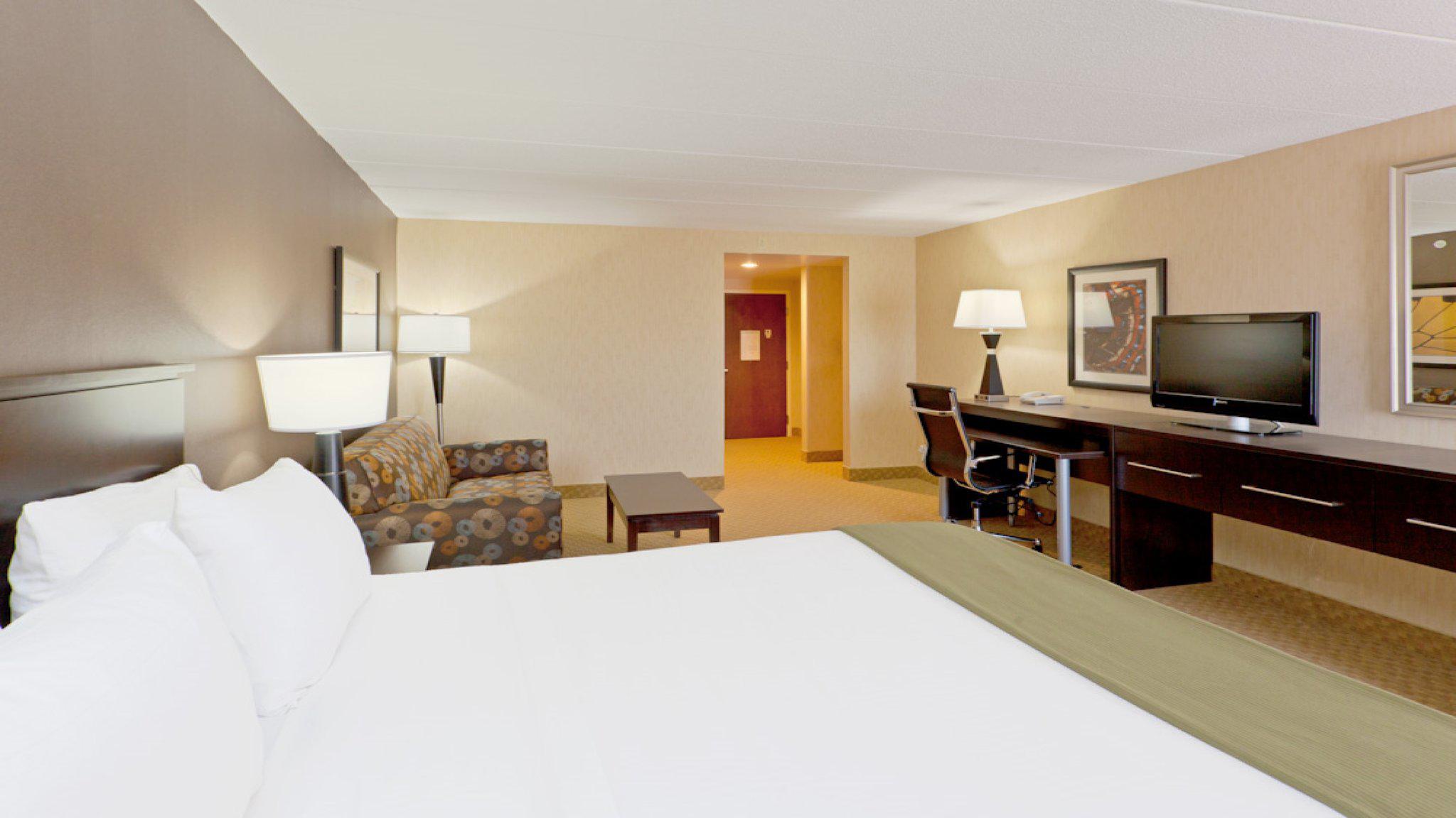 Holiday Inn Express & Suites Dover Photo