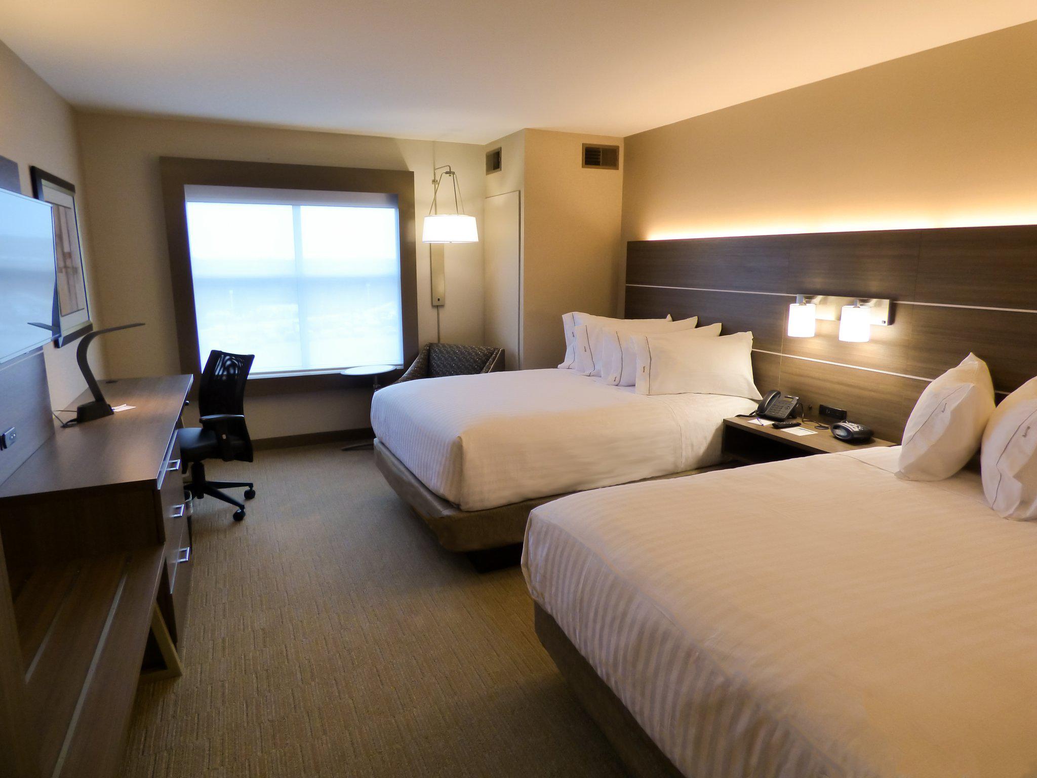 Holiday Inn Express & Suites Plymouth - Ann Arbor Area Photo