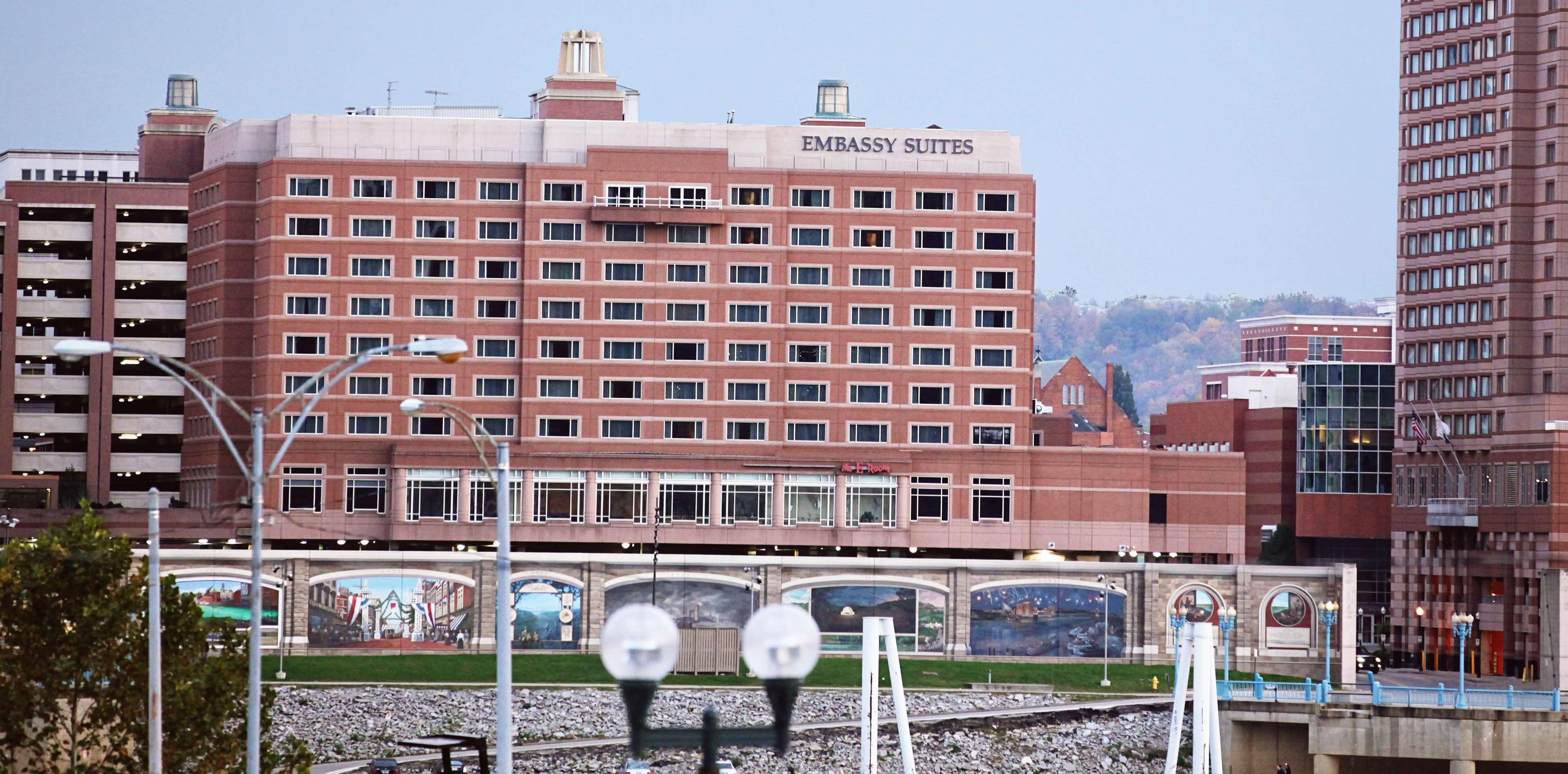 Embassy Suites by Hilton Cincinnati RiverCenter Photo