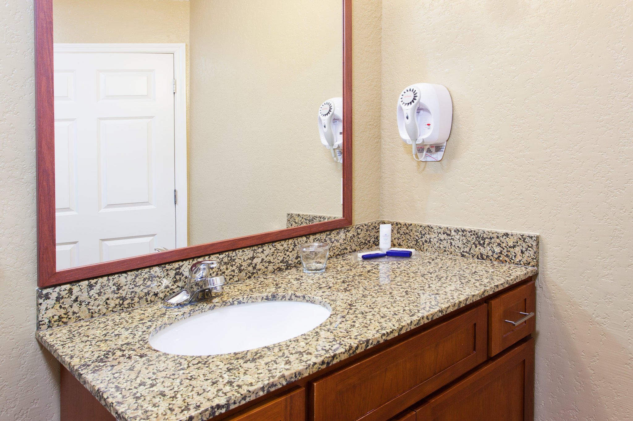 Candlewood Suites Lexington Photo