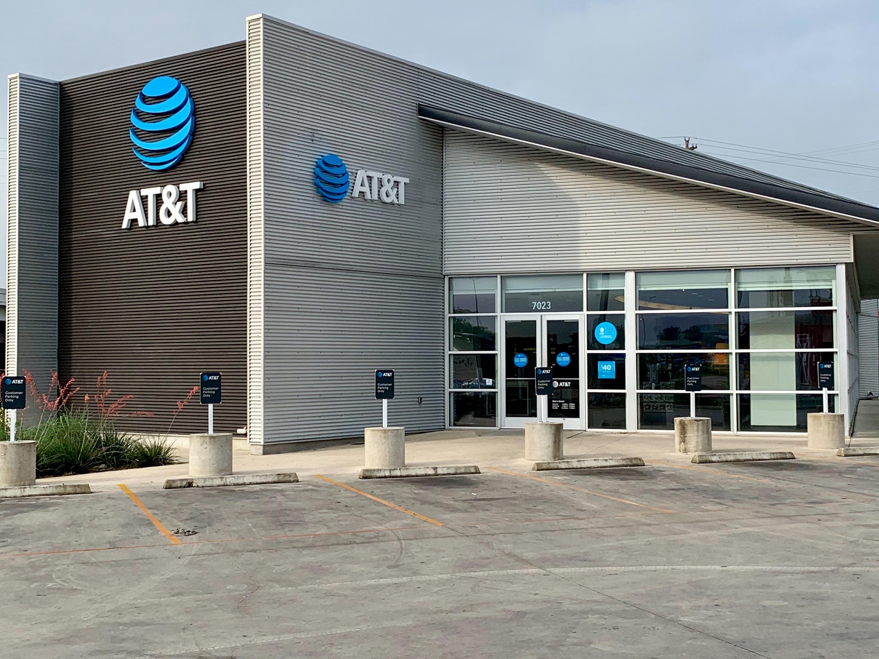 AT&T Store Photo