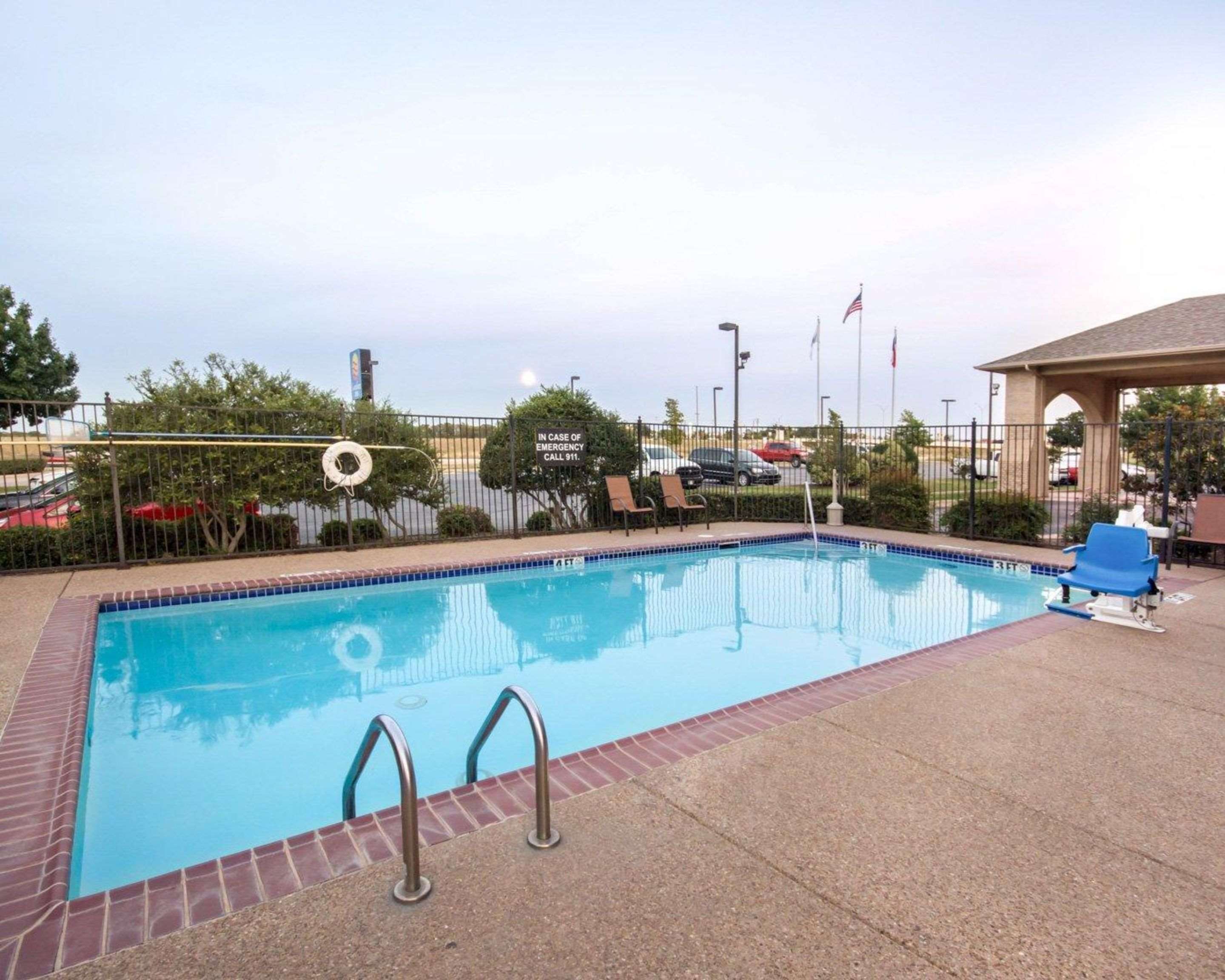 Comfort Inn Suites Mansfield 175 N Hwy 287 Mansfield Tx