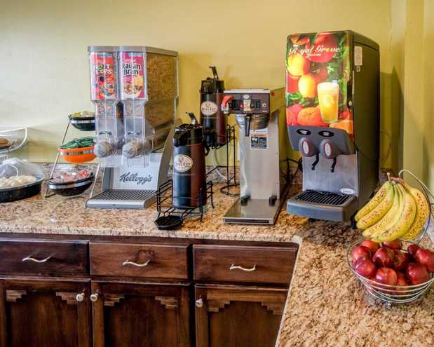 Images Econo Lodge East