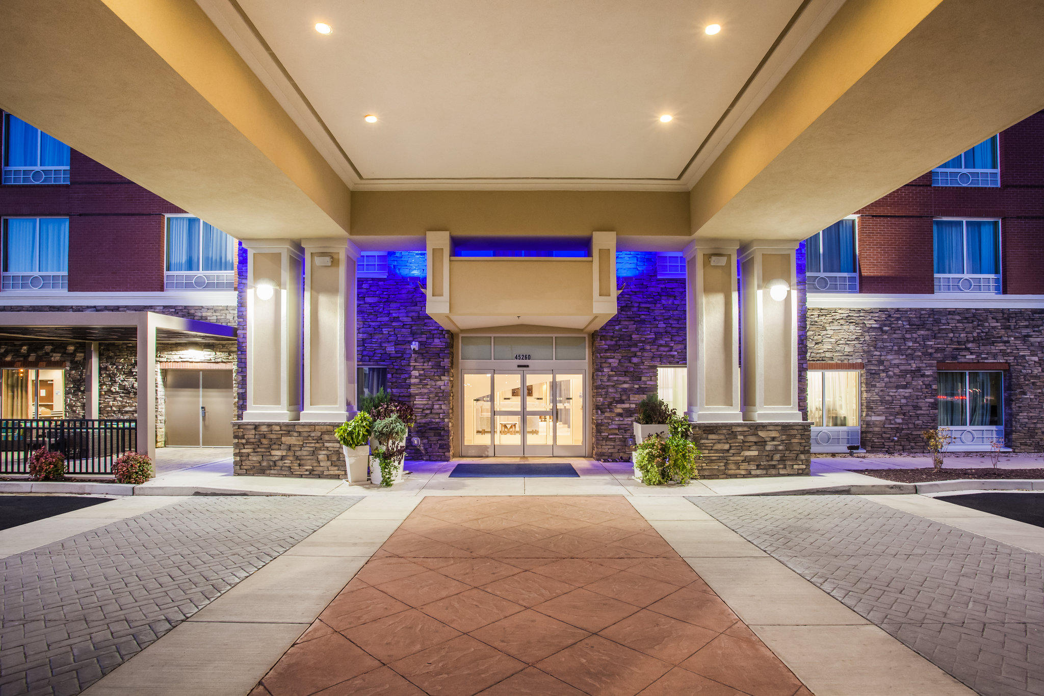 Holiday Inn Express & Suites Lexington Park-California Photo