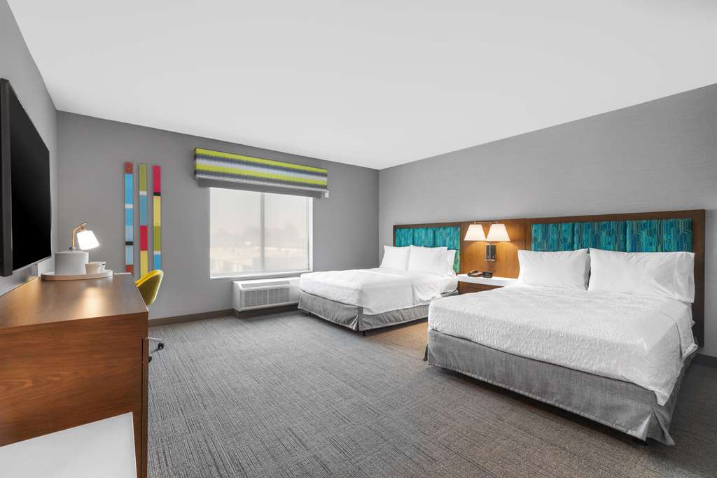 Hampton Inn & Suites Bakersfield Central Image