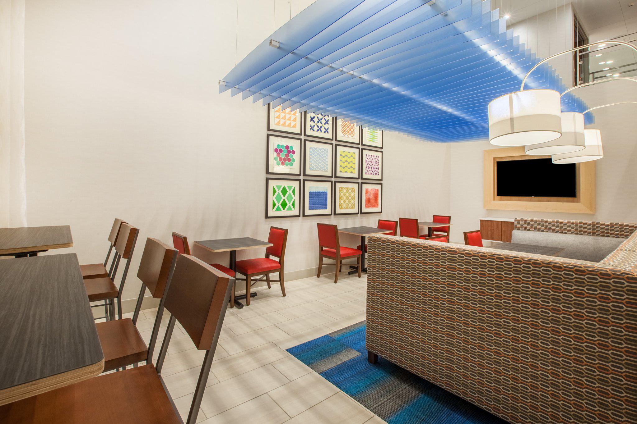 Holiday Inn Express & Suites Indianapolis NE - Noblesville Photo