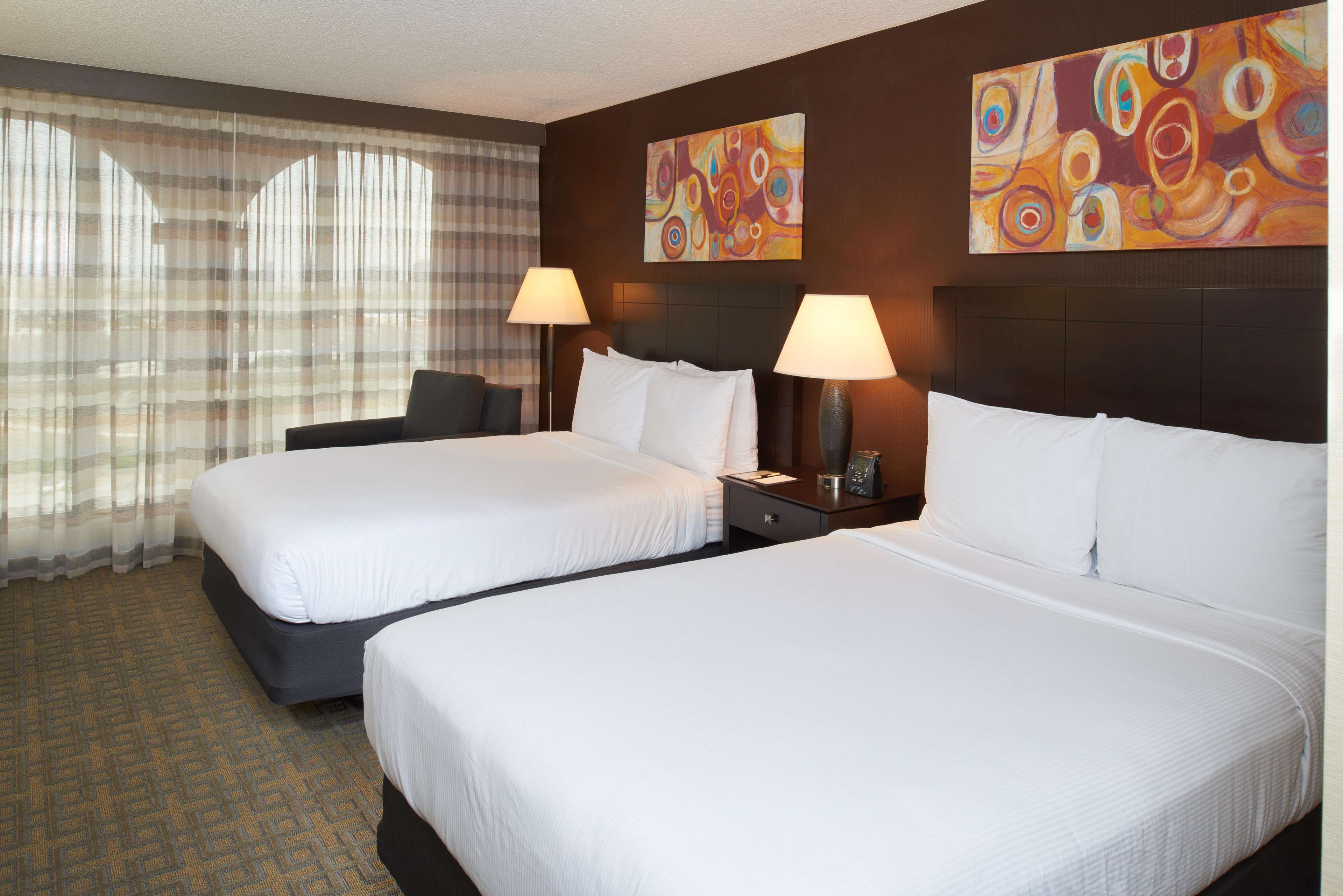 DoubleTree by Hilton Hotel Dallas - Market Center Photo