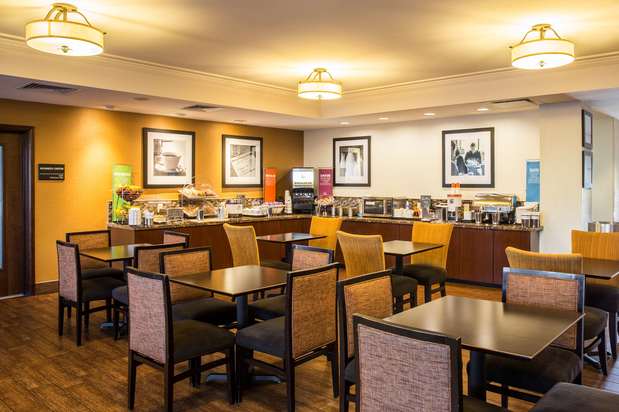 Images Hampton Inn Philadelphia-International Airport