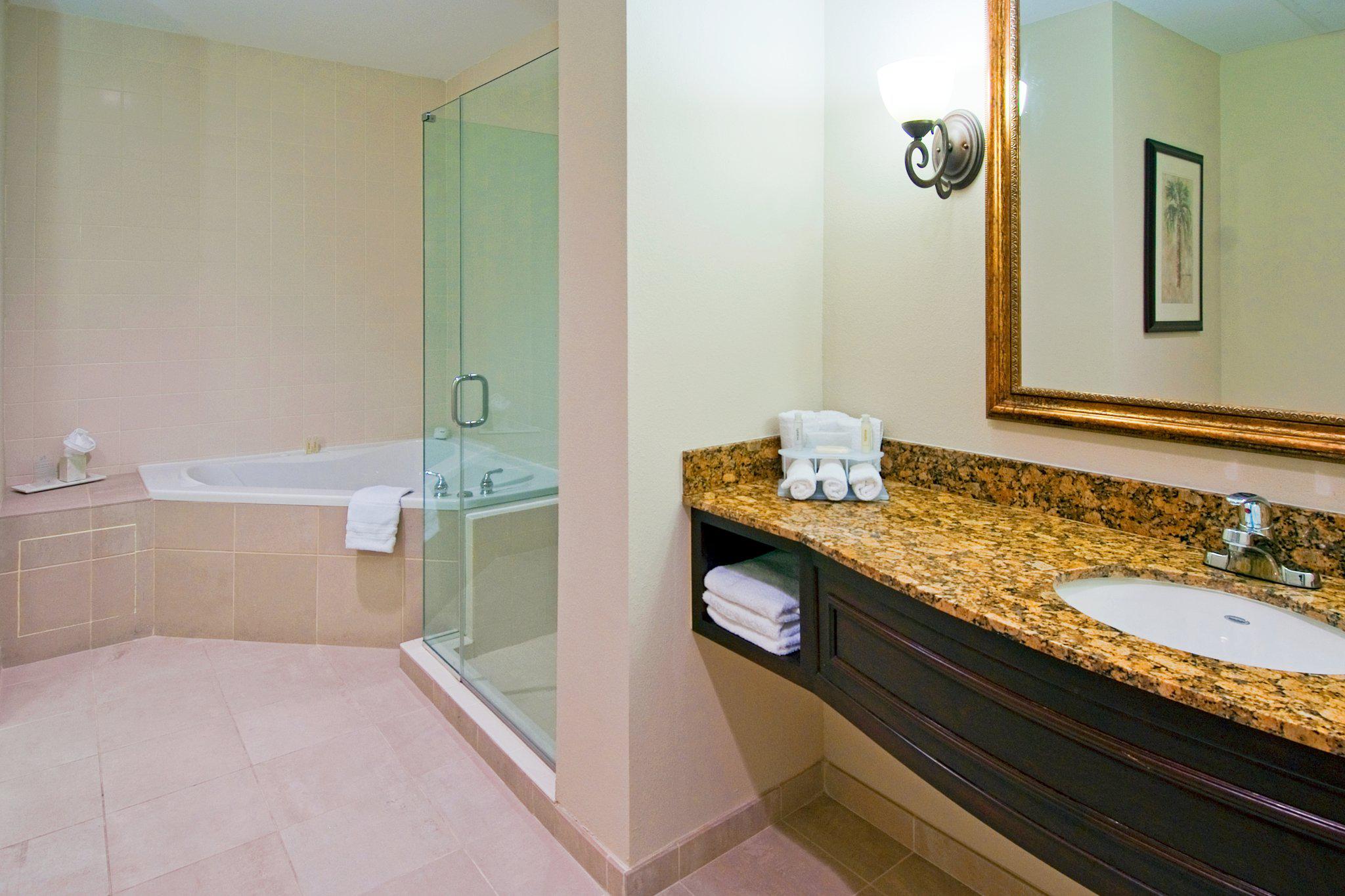 Holiday Inn Express & Suites Miami-Kendall Photo
